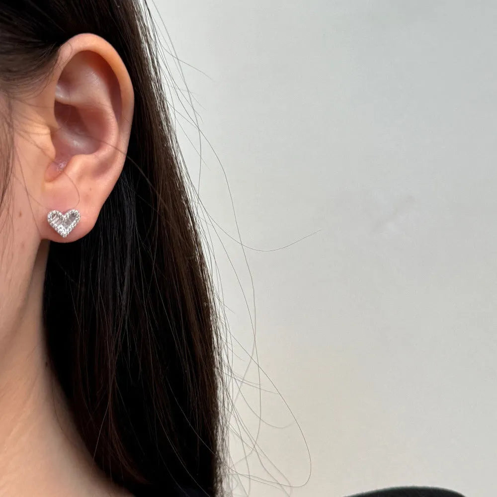 925 sterling silver heart-shaped stud earrings with rhinestone and zircon centre, electroplated, on white background