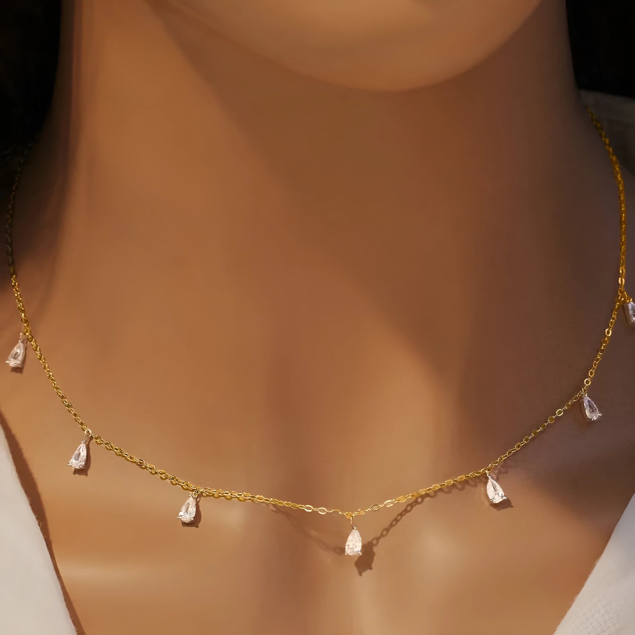 Women's adjustable 925 silver necklace with a drop-shaped artificial zircon pendant on an O-chain.