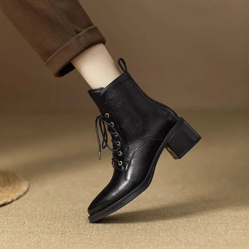 Women's black pointed-toe ankle boots with 5.5cm heel and short tube design