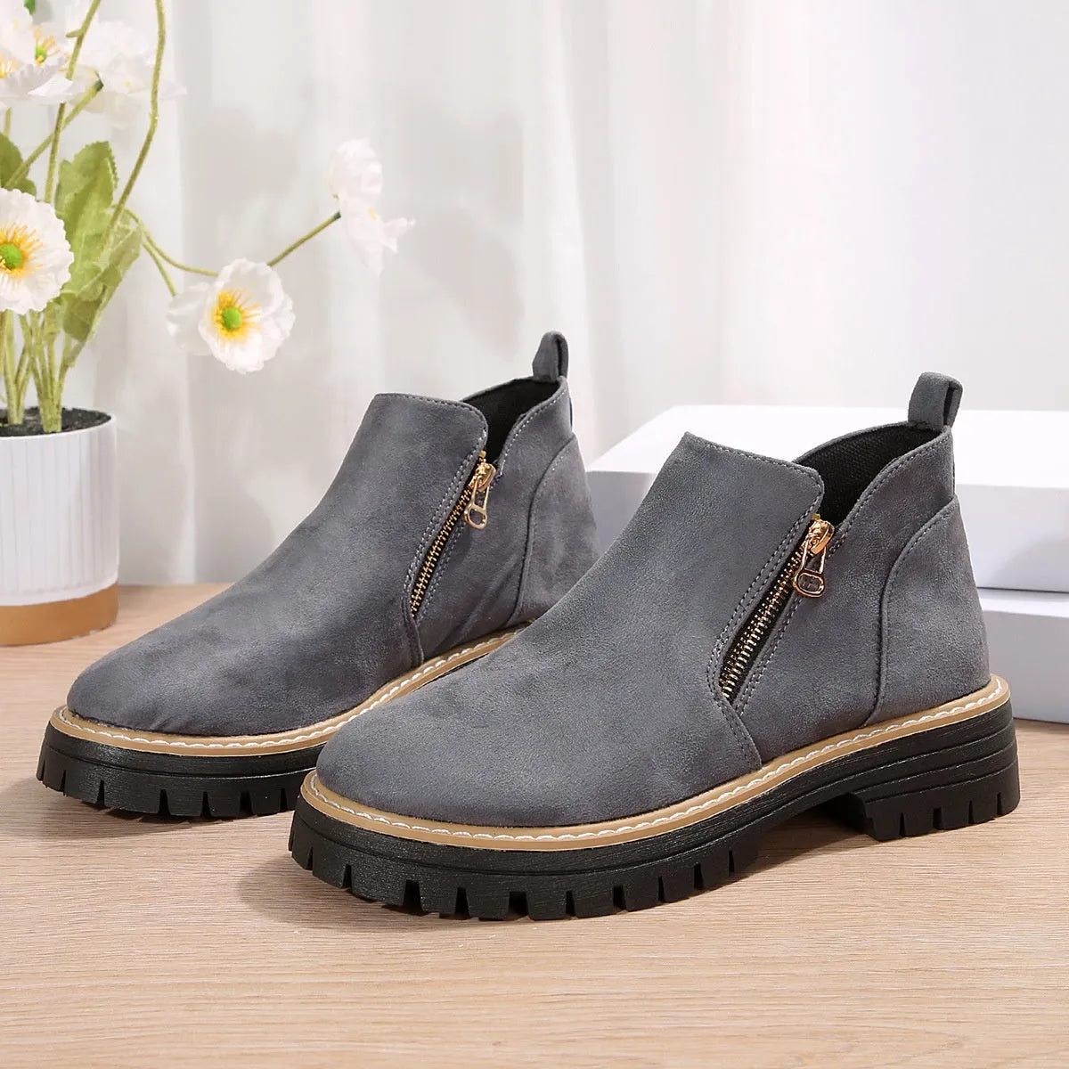 Women's side zipper chunky heel ankle boots in solid colour suede with low tube and round toe