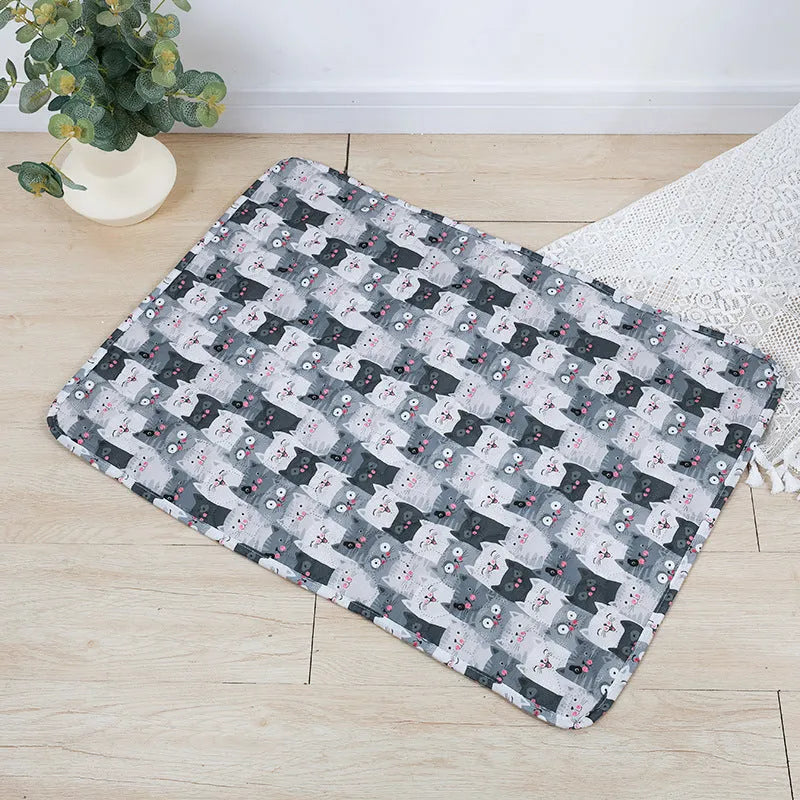 Reusable washable pet urine pad with colourful waterproof gasket patterns and non-slip backing