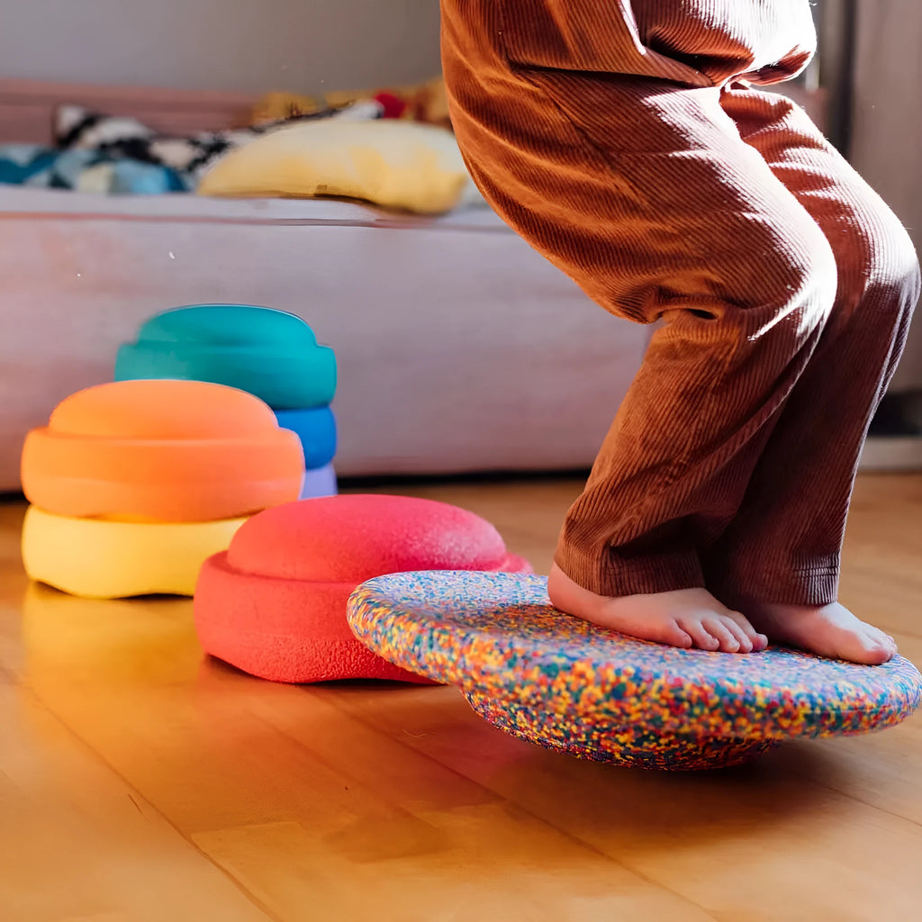 Plastic balance board set for children 4-6 years with mixed wood and black wood designs