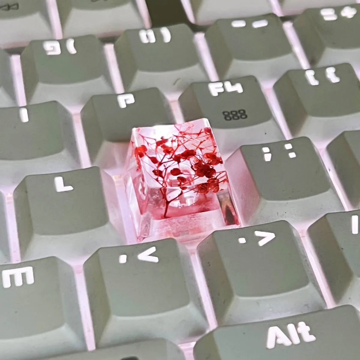 High transparency resin keycap with starry sky design for mechanical keyboards in four colours.