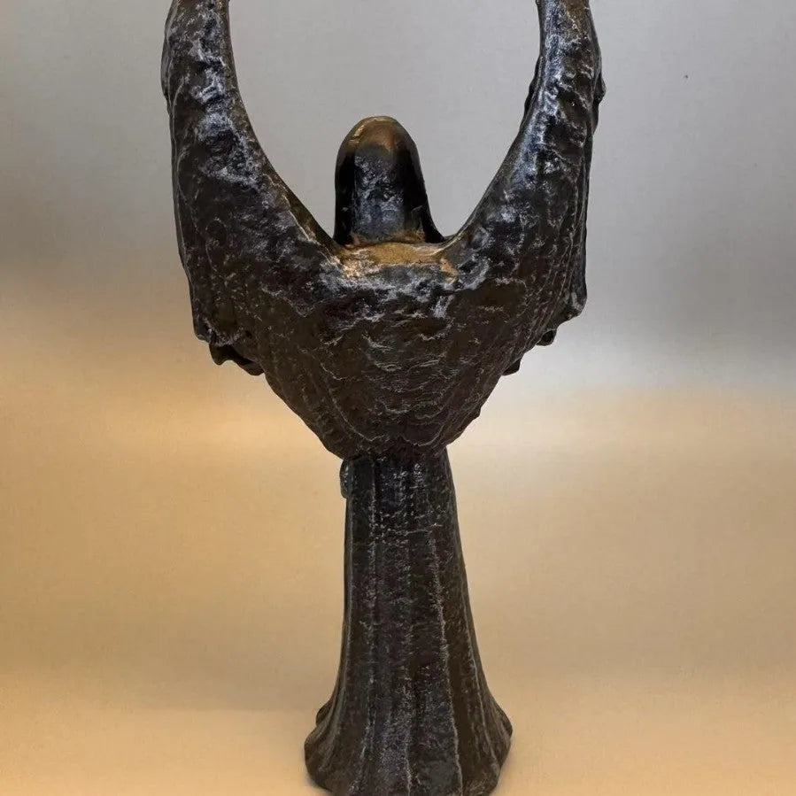 Dark Angel resin statue ornament with gothic theme, dimensions 6.5 by 5 by 17 cm.