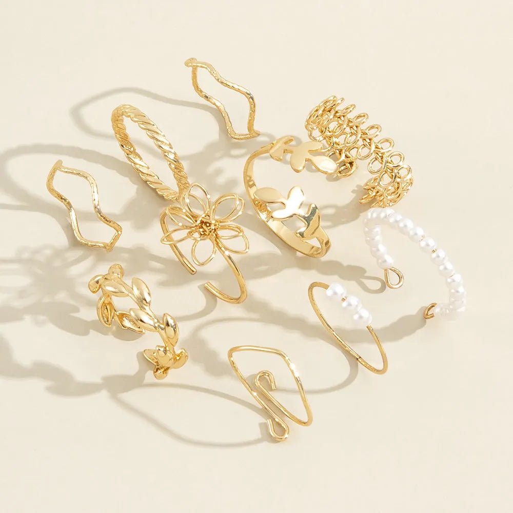 Openwork floral ring in glossy gold electroplated alloy metal