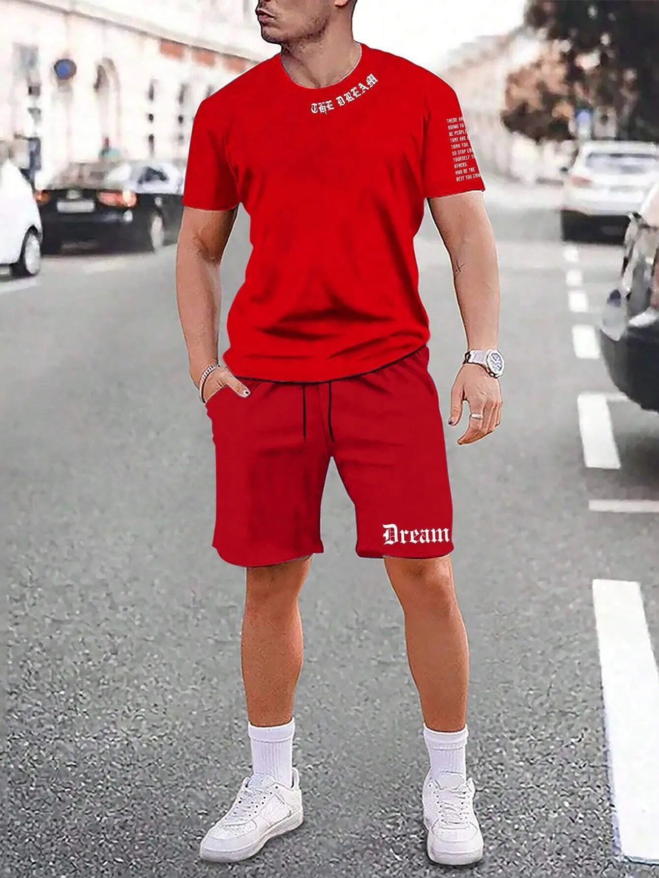 Sports style short-sleeved top and shorts suit in a quick-drying fabric on a mannequin.