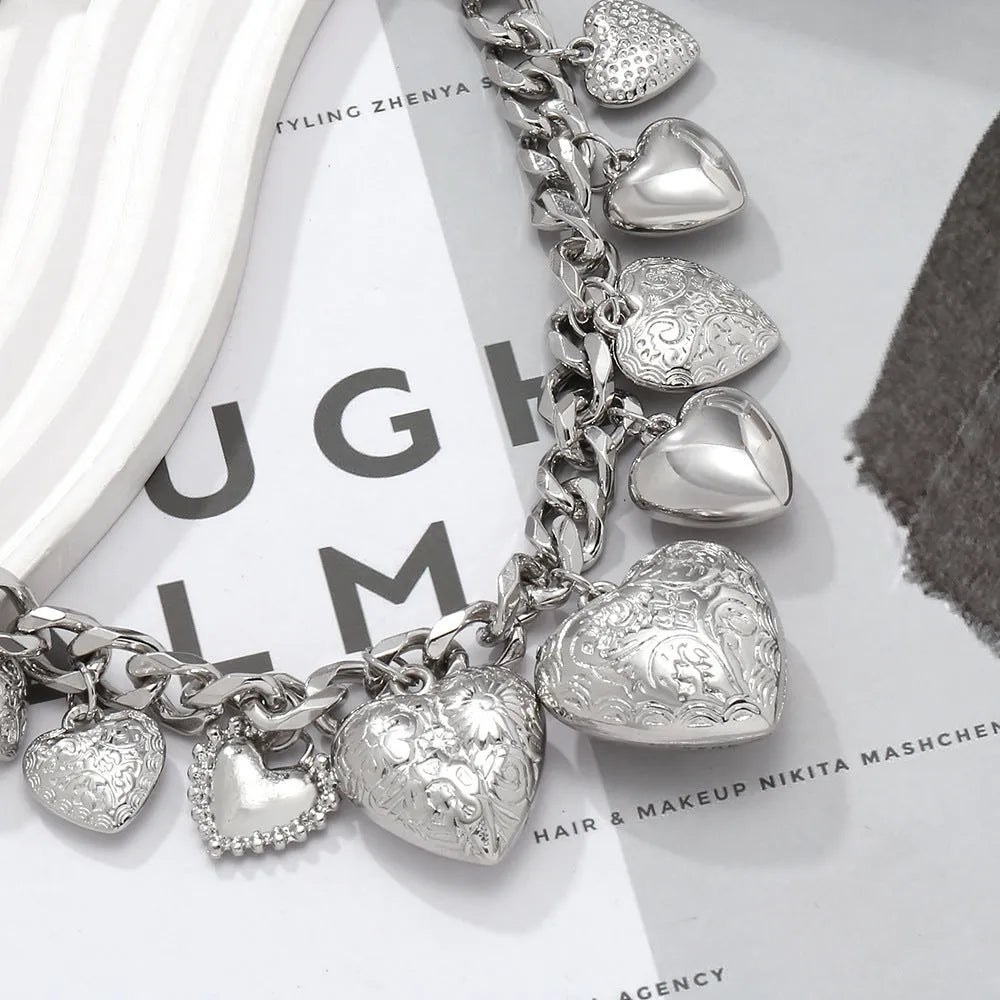 Adjustable heart pendant necklace with alloy pendant on 41-50cm metal chain in gold or white K colour