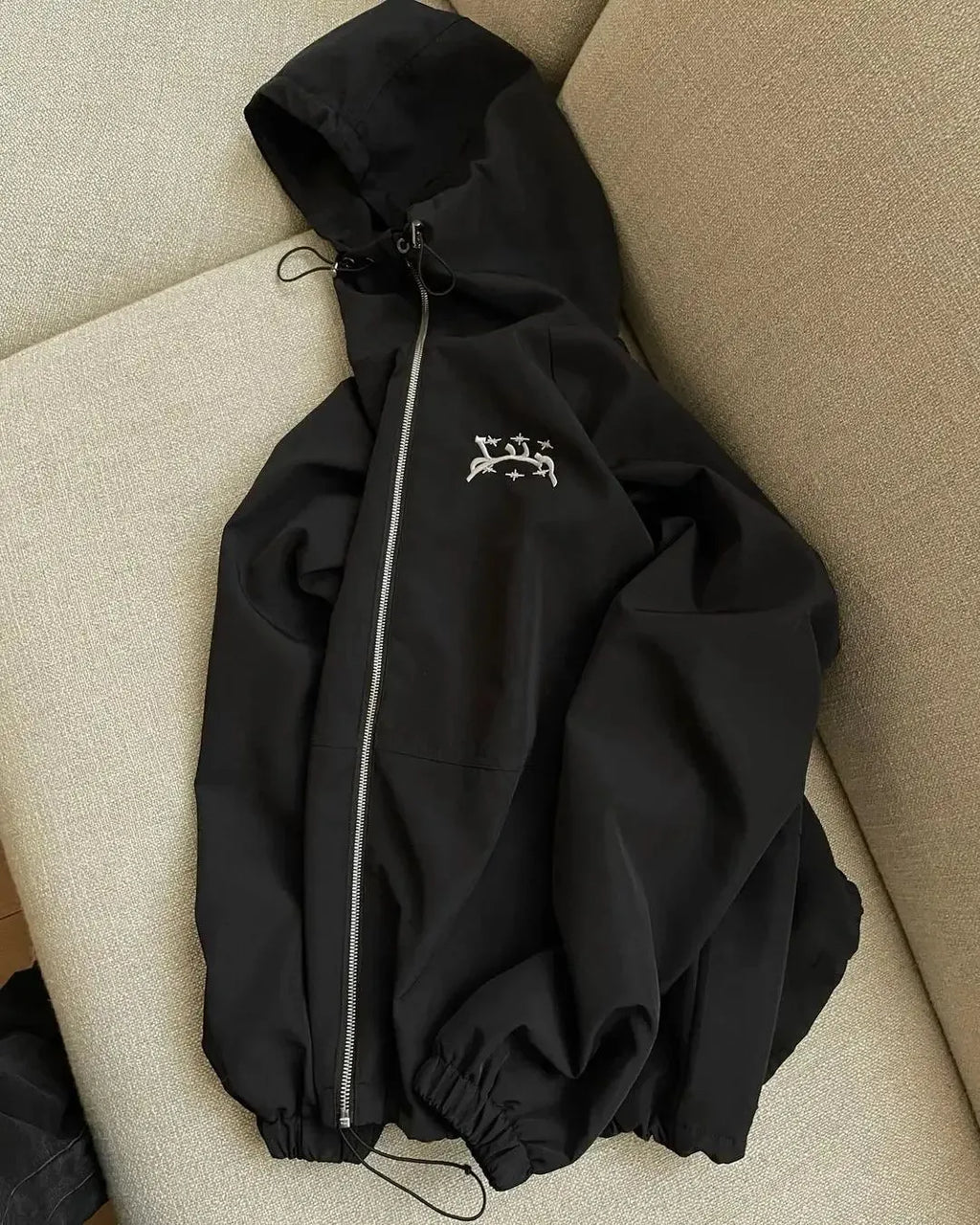 Men's grey hooded sunscreen jacket in British style with zip front and loose fit design