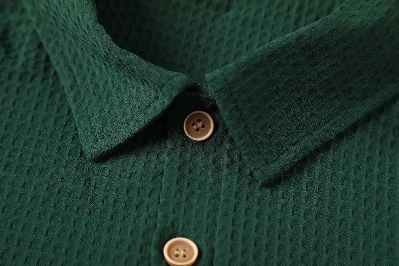 Retro waffle pattern dark green lapel Polo shirt with short sleeves and two metallic buttons