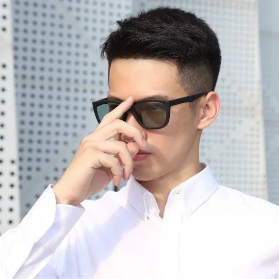 Driving and biking polarised sunglasses with black classic frame for sun protection