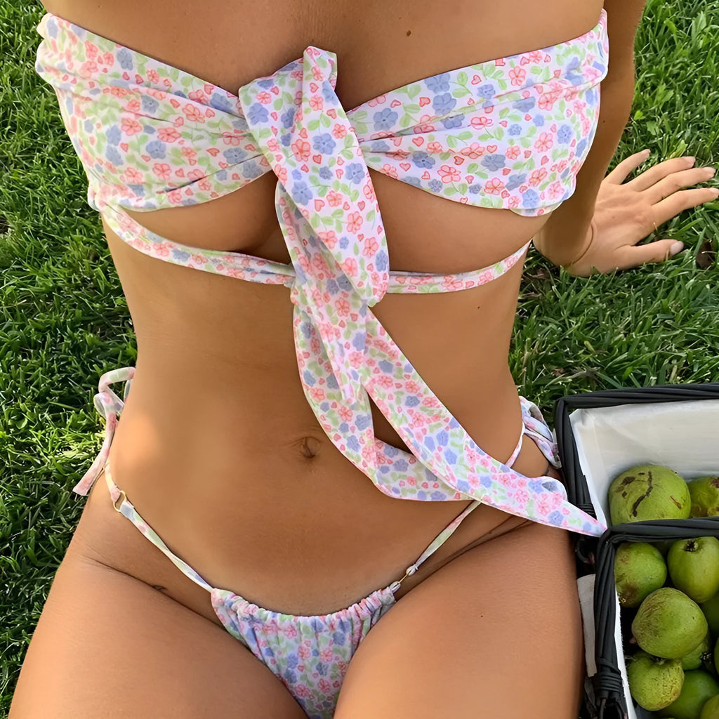 Women's lace-up front swimsuit with chest pad in floral print