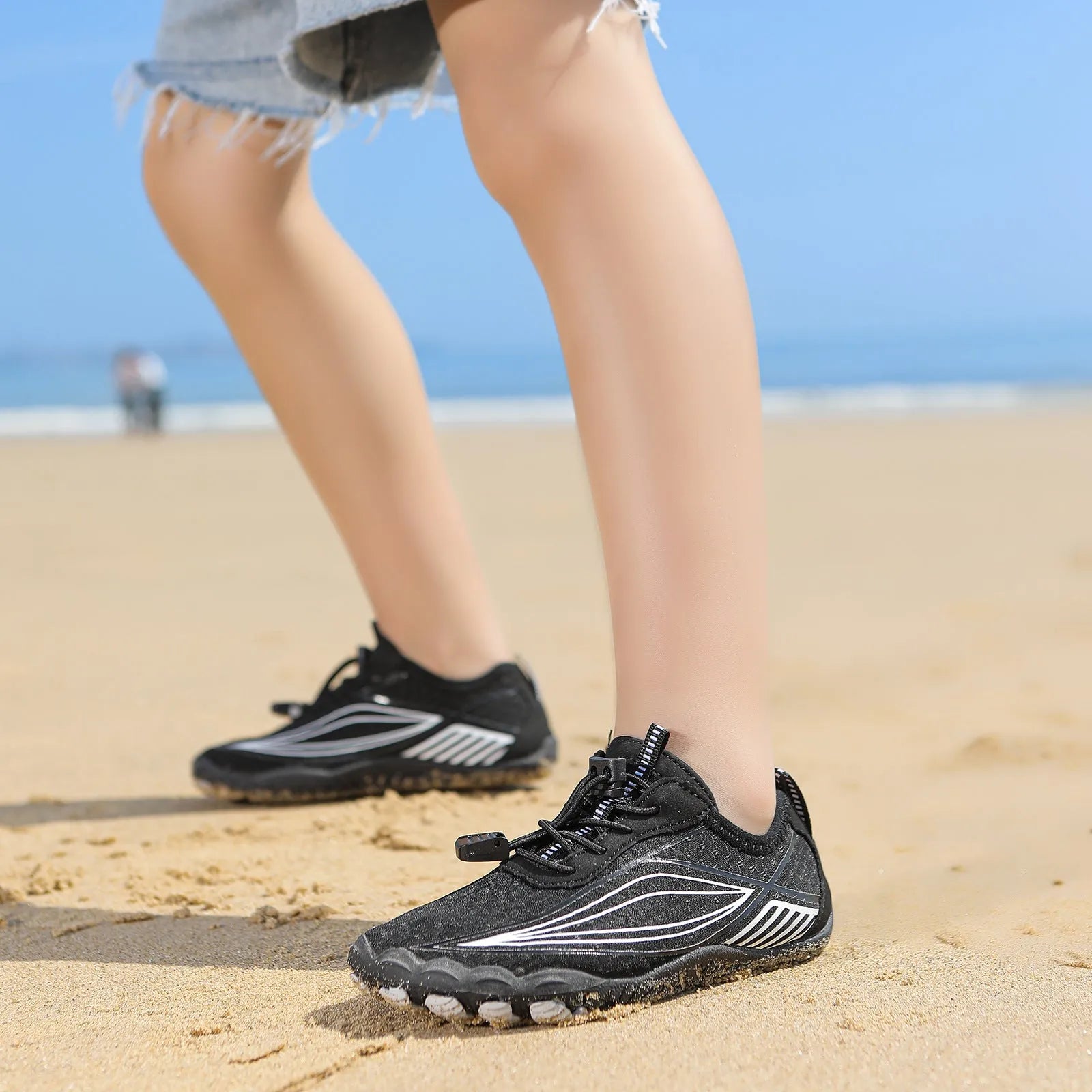 Children's quick-dry wading shoes with non-slip rubber sole in black, grey, blue, and pink colours
