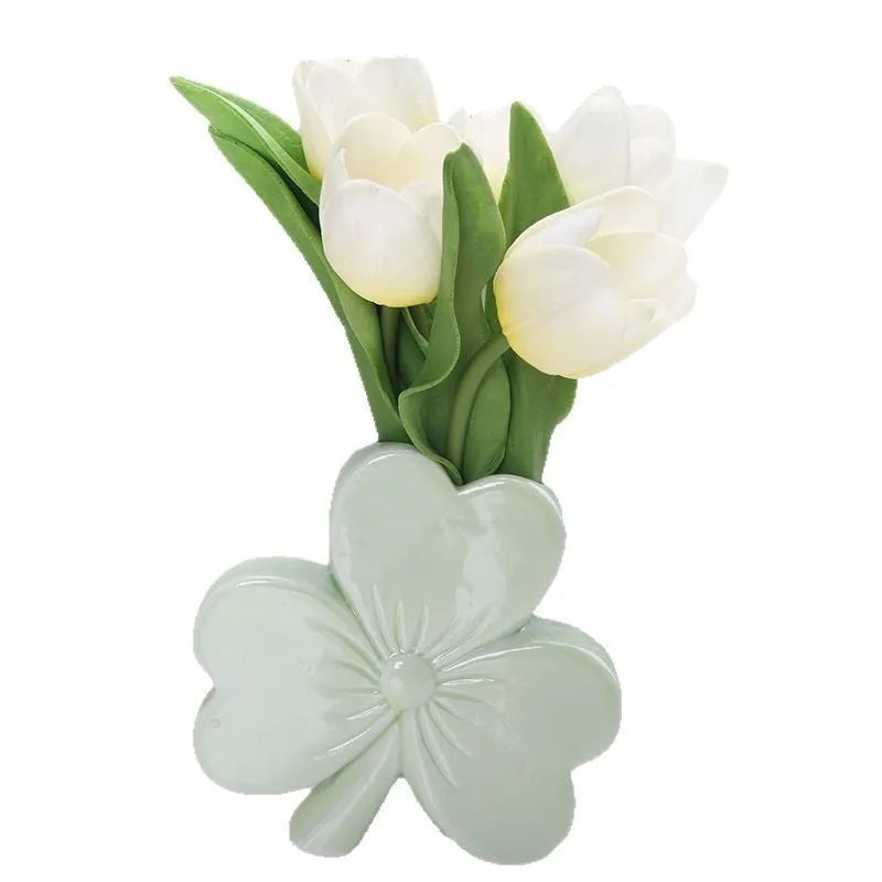 White porcelain ceramic clover-shaped vase with European styling for desktop decoration