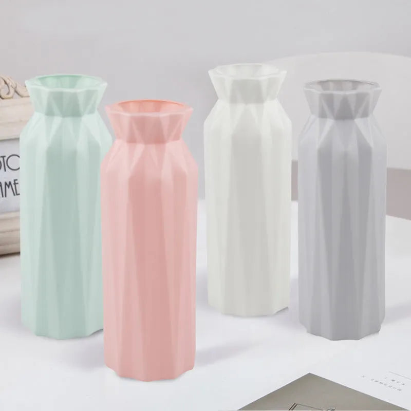 Drop-resistant melamine plastic vase in green colour with 7.2cm base diameter