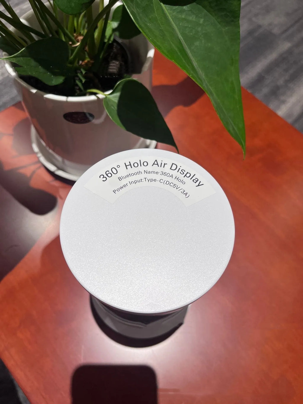 White 360-degree 3D holographic fan Bluetooth speaker with 10cm cylindrical display area