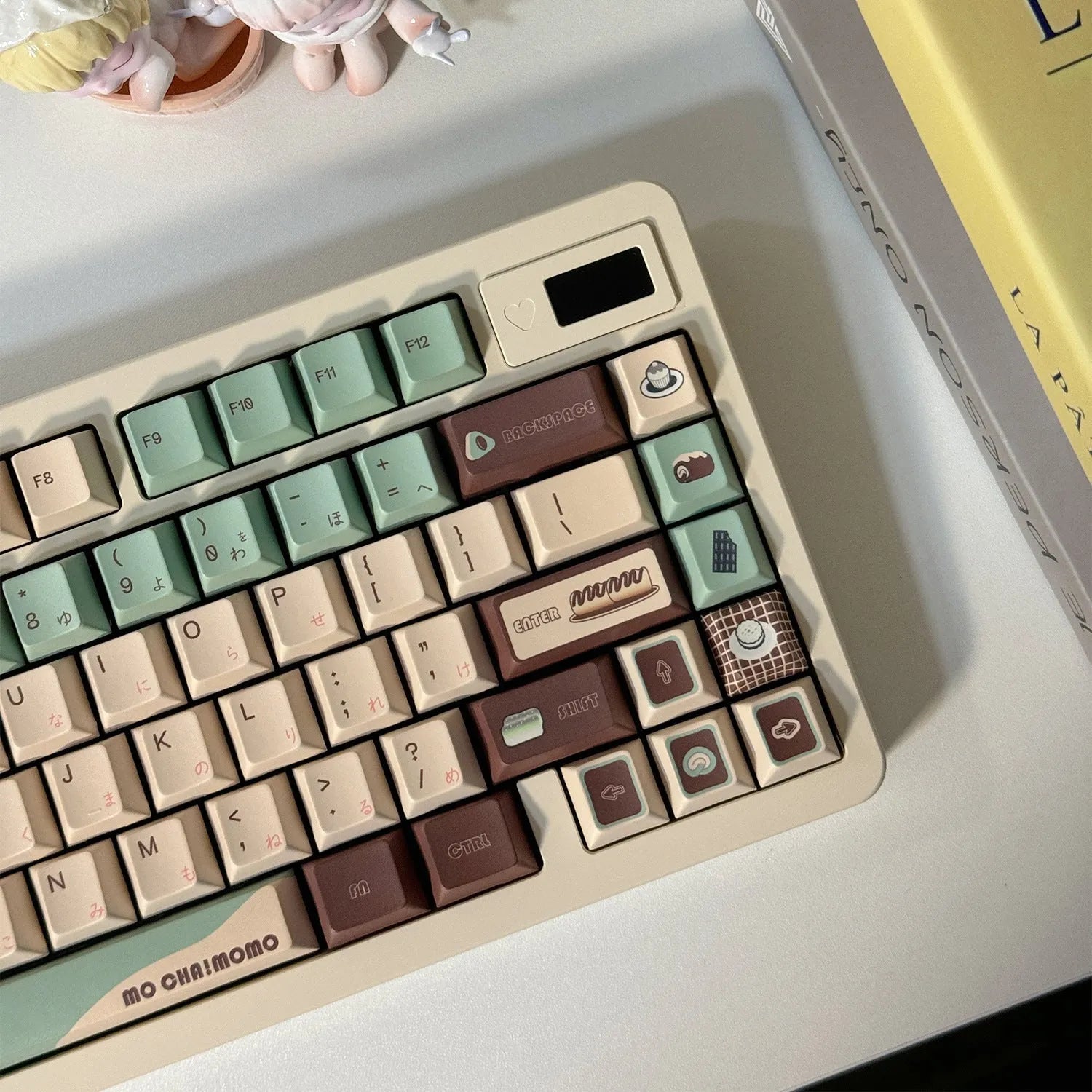 Matcha green ergonomic keycap set with key puller tool for mechanical keyboards